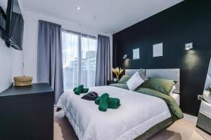 Sleeps 8, Duplex Apartment, Pool Table, Balcony X2, Long Term Disc, Perfect For Groups