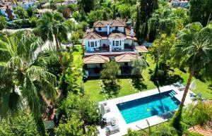 Villa Misli - red/ green - Ортаджа