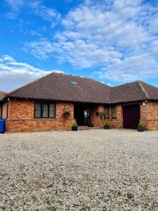 Outstanding 6 Bedroom House Cotton End, Bedford - Southill