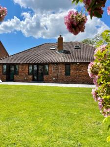 Outstanding 6 Bedroom House Cotton End, Bedford