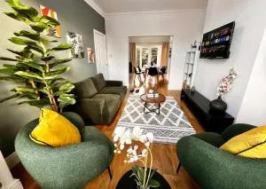 Spacious 6 bed house Altrincham - Broadheath