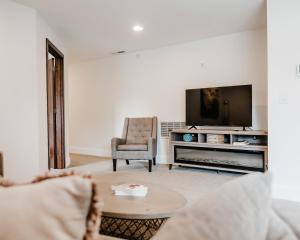 Stunning waterfall with spacious peaceful retreat