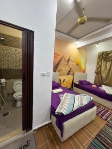 2 Jana Pyramids view inn