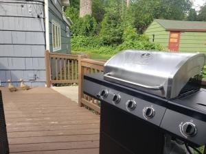 The Peaceful Blue House in Highland