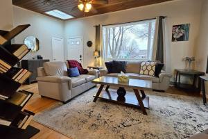 The Peaceful Blue House in Highland