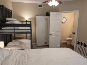 Private Entrance 1 Bd Guest Suite in Cypress Gardens near Legoland