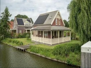 Amazing holiday home on water with terrace - Oud-Beijerland