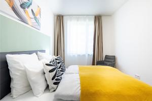 Central - Free Parking - Large Balcony