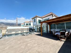 Villa con vista al mar y piscina privada