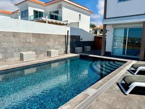 Villa con vista al mar y piscina privada