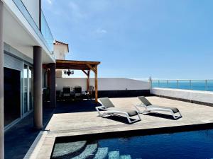 Villa con vista al mar y piscina privada