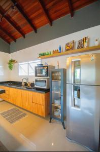 Linda casa em Juquehy a 150 metros da praia!! Casa em condomínio!