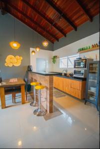 Linda casa em Juquehy a 150 metros da praia!! Casa em condomínio!