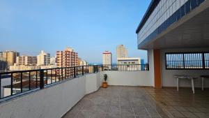 Apto a 200 metros da praia