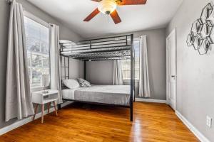 East Hill Retreat Near Beaches & Downtown