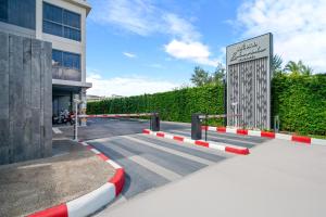 Laguna Lakeside Residences by Banyan Living