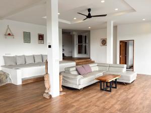 4 bed rooms sea view villa with pool