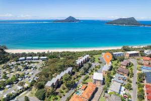 Commodore 6, 6 Intrepid Cl - water views, Air Con, Wi-Fi