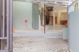 Urbanview Hotel Maharani Garut