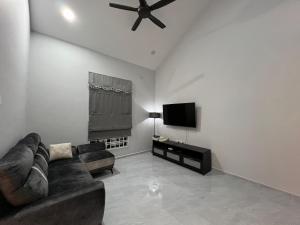 MRR Homestay Nearby Beach Pantai Kelulut - Marang