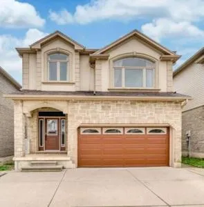 Huge Family home sleeps 10 with 3 parking spots - Kitchener