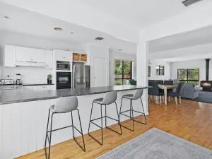 Loves Lakehouse - Koonoomoo