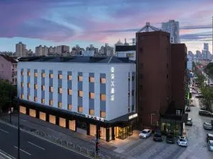 上海陆家嘴蓝村路地铁站亚朵X酒店 - 六里桥