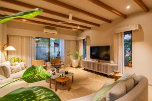 ELIVAAS 4 BHK with Pvt Pool - Amado Villa Euphoria