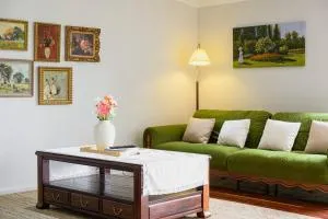 4B2B Farm House w Private Deck, Shared Game Room - Glen Alice