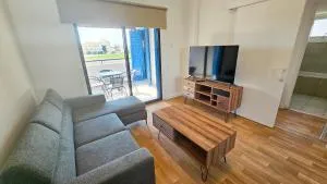 Beachside Hideaway Apartment, 200m to the Havana Beach - Pyla