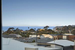 Curlewis home by the Bay