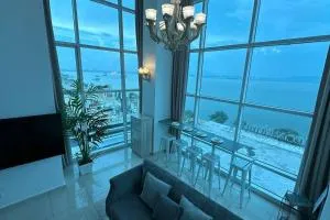 Seaview Seafront Duplex in Town with WiFi & Full Kitchen 66 - Georgetown