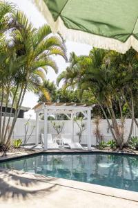 Yo Caba Caba - Beach House with a Colourful Twist!