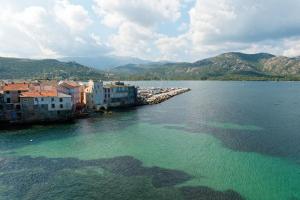 COCON AUX SENTEURS de CORSE et VUE EXCEPTIONNELLE