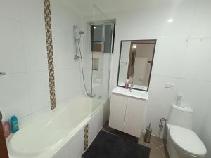 Cozy Room in Spacious, Two Story Home - GC