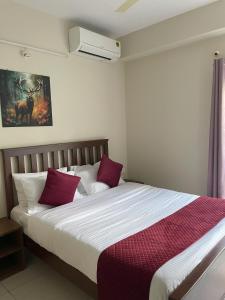 Deluxe 2BHK Family and Business Service Apartments, Raj Royale Retreats