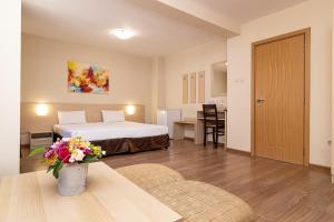 Junior Suite with Balcony room in Family Hotel Madrid