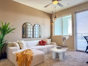 Rustic Vibe in LA Free Parking 10 Min to Cedars - Parklabrea