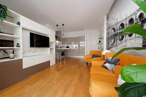 Akis Flat by DomusDimore