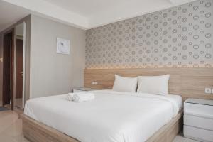 Minimalist and Comfort Studio Apartment at Springhill Terrace Residence By Travelio