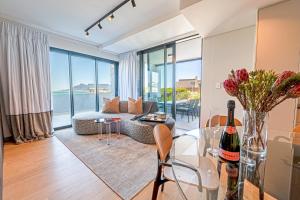 Beachfront Apartment with wrap around terrace in Blouberg, 04 Azul