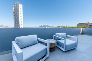 Beachfront Apartment with wrap around terrace in Blouberg, 04 Azul