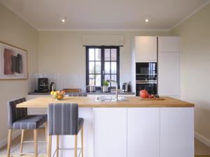 Reetland am Meer - LuxusPlus Reetdachvilla mit 4 Schlafzimmern und Kamin G08