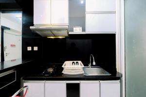 Best Deal and Modern 1BR Green Pramuka City Apartment By Travelio