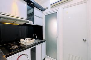 Best Deal and Modern 1BR Green Pramuka City Apartment By Travelio