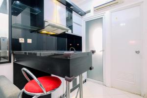 Best Deal and Modern 1BR Green Pramuka City Apartment By Travelio