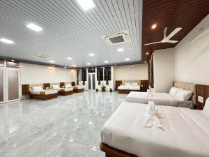 A Mountain view family suite by SS Luxury Comforts