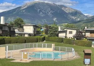Maisons de vacances Maison tres agreable avec exterieurs, bien situee au plan d-eau Embrun : photos des chambres