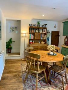 2 bed cottage nr Glastonbury festival, Frome, Bath