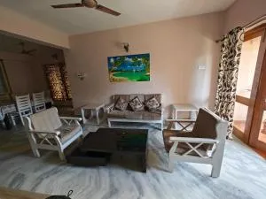 Seabreeze Riviera-Cozy 2BHK- 5 Mins to Beach Bliss - Chinchinim